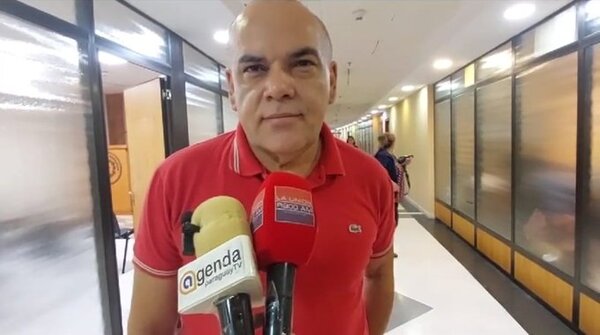 “Bachi” asegura que es “estresante” ser líder de la bancada oficialista