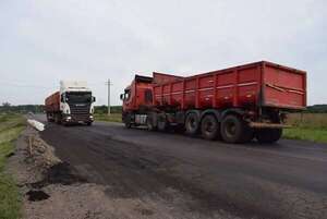 Tras apresurado bacheo de ruta PY01, aún quedan varios peligrosos cráteres a reparar - Nacionales - ABC Color