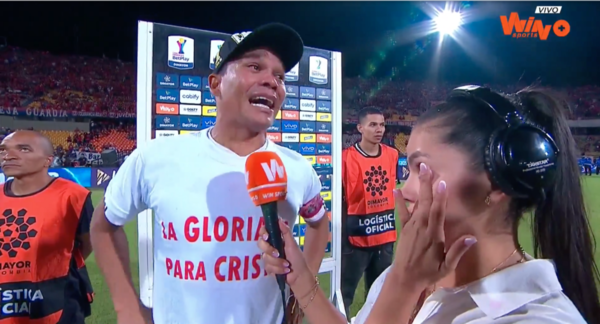 Versus / Hizo llorar a todos: Carlos Bacca se quiebra al recordar a su difunta madre