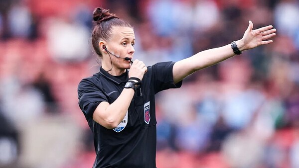 La primera mujer en arbitrar un partido de Premier League