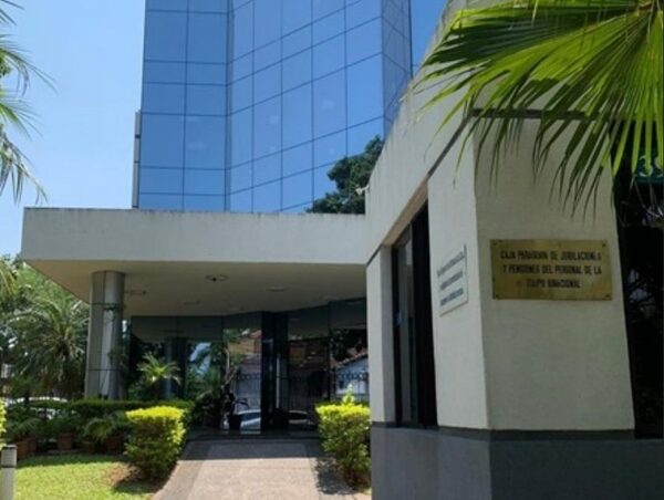 CAJUBI niega que Itaipú vaya a aportar 50 millones de dólares anuales para cubrir el déficit · Radio Monumental 1080 AM