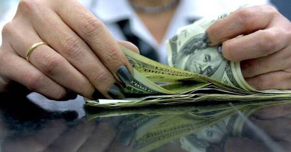La Nación / Tras caída de 40 puntos, dólar se ubica nuevamente por debajo de los G. 7.400