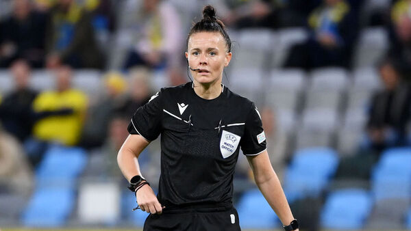 Por primera vez la Premier League tendrá una mujer como árbitra