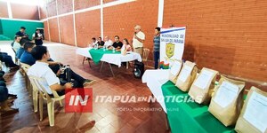 GOBERNACIÓN DE ITAPÚA ENTREGÓ SEMILLAS DE MAÍZ EN SAN JUAN DEL PARANÁ - Itapúa Noticias