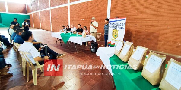 GOBERNACIÓN DE ITAPÚA ENTREGÓ SEMILLAS DE MAÍZ EN SAN JUAN DEL PARANÁ - Itapúa Noticias