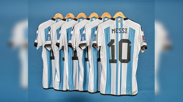 Vendidas por 7,8 millones de dólares seis camisetas llevadas por Messi en Catar 2022