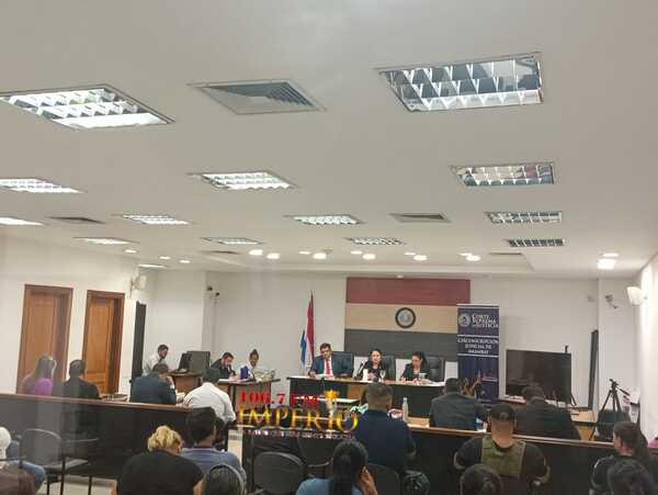 Absuelven a tres procesados por invasión de un terreno en Kokue Pyahu y condenan a 24 - Radio Imperio 106.7 FM
