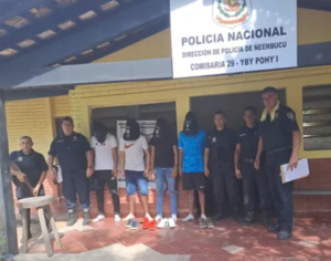 Ladrones que huían entraron a robar en un comercio y terminaron detenidos por los polis locales
