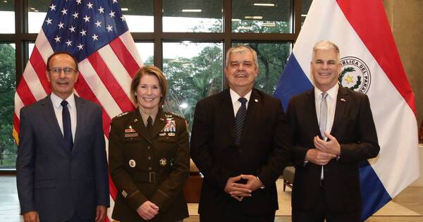 La Nación / Recepción en honor de la general Laura J. Richardson