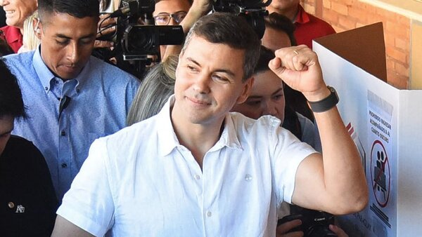 Peña promulgó Ley que pone en vigencia ente que supervisará los fondos jubilatorios - Oasis FM 94.3