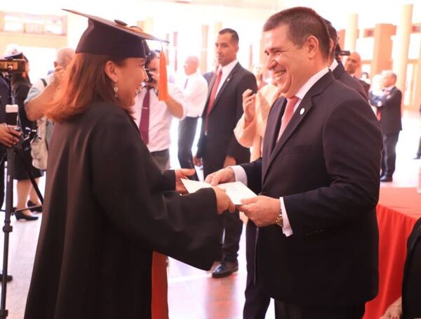 La ANR tendrá su propia universidad, según lo anunció Horacio Cartes
