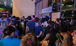 Diario HOY | Kilométricas filas en Migraciones por viajes a Camboriú, solo 2 funcionarios