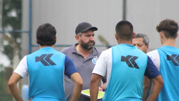 En Sol, Ovelar busca dos jugadores más