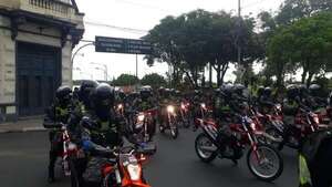 Caos en el tránsito: cierran la Costanera en hora pico para acto de entrega de motos al grupo Lince - Nacionales - ABC Color