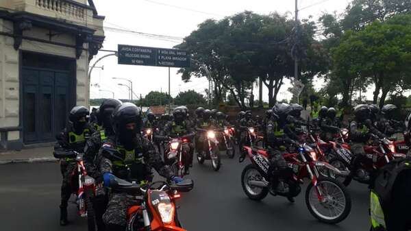 Caos en el tránsito: cierran la Costanera en hora pico para acto de entrega de motos al grupo Lince - Nacionales - ABC Color