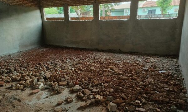 Nelson Cano no termina obra en una escuela 13 meses después de su inicio