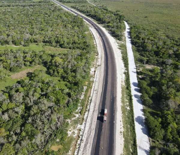 Por fin culminan el asfaltado del tramo que faltaba de la ruta Alberdi-Pilar - Economía - ABC Color