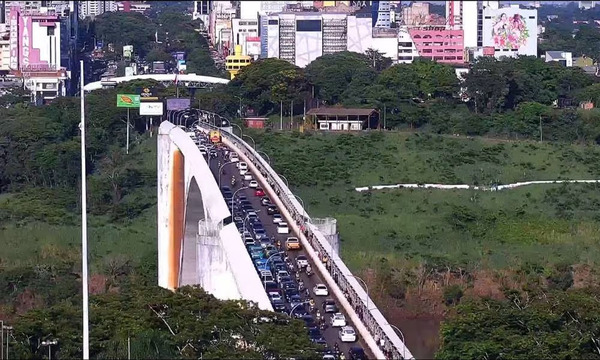 Normalizan paso en el puente de la Amistad tras varias horas de espera