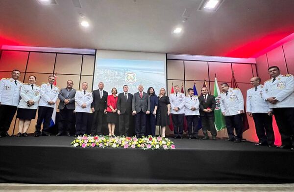 Dirección de Investigación Criminal de la Policía Nacional reconoció labor de la ministra Llanes en pos de la justicia