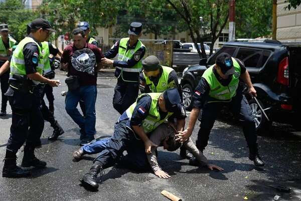 Fiscalía abre causa tras manifestaciones: “Fue un ataque criminal y la Policía se vio obligada a reaccionar” - Policiales - ABC Color