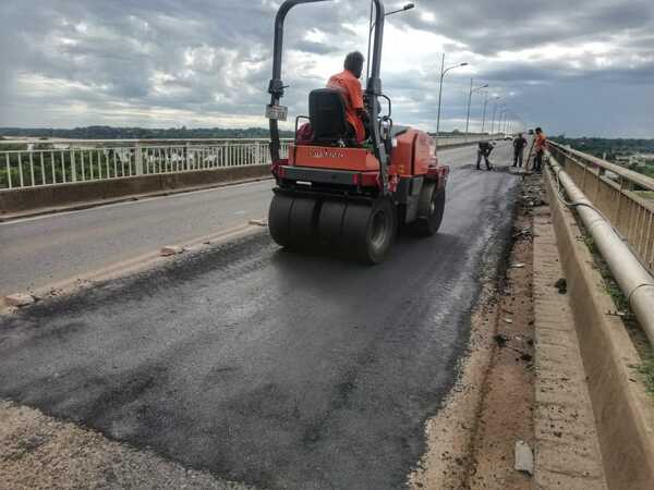 Realizarán trabajos de bacheo en el Puente Remanso - trece