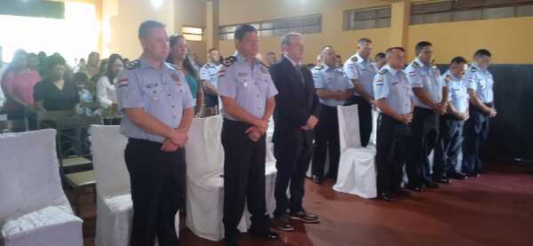 Homenajean a 32 agentes de la Policía Nacional por sus 30 años de labor - Radio Imperio 106.7 FM