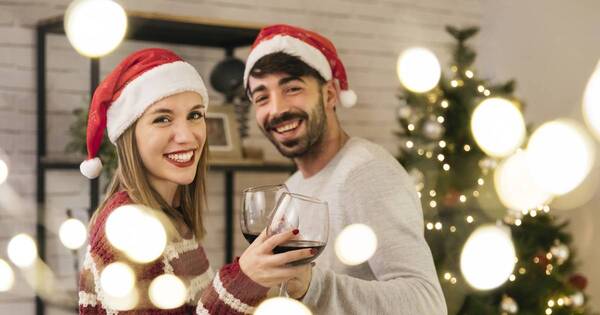 La Nación / ¿Sin pareja para las fiestas? Rituales que te ayudarán a atraer el amor en el 2024