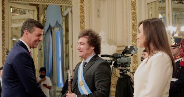 El ajuste de Milei afectará a los paraguayos en Argentina y en el gobierno no hay plan de contención por si necesitan volver