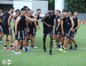 El exfutbolista de Olimpia que recordó los goles de Adebayor en la práctica