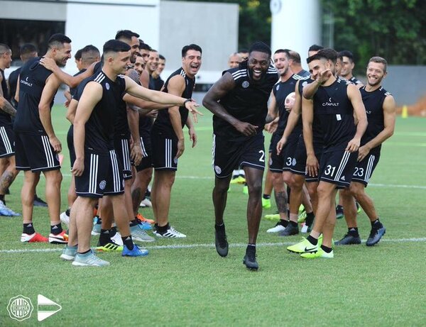 El exfutbolista de Olimpia que recordó los goles de Adebayor en la práctica