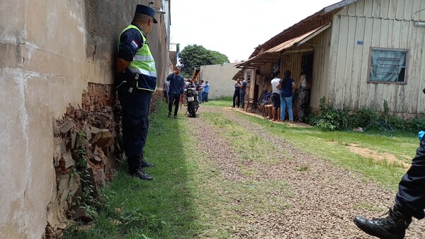 Policía indaga supuesto feminicidio de una docente y busca a su pareja en PJC