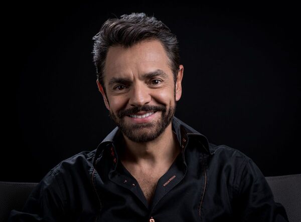 Extrabajador de Eugenio Derbez lo acusó de tacaño