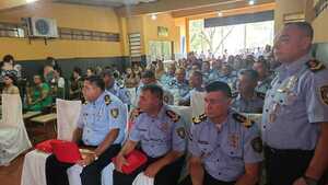 Agentes de la Policía fueron homenajeados por 30 años de servicios - Oasis FM 94.3