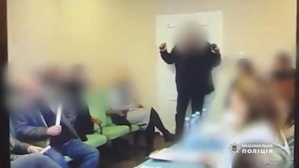 Un concejal del partido de Zelenski detona varias granadas en el pleno de un ayuntamiento