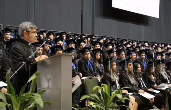 Video: rector de UC critica a autoridades con títulos de “dudosa procedencia” - Nacionales - ABC Color