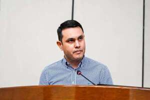 “¡No puede ser!”: Carlos Portillo insta a Hernán Rivas a estudiar - Política - ABC Color