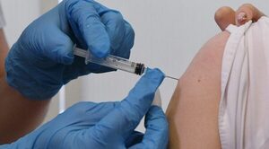 Quieren prohibir la inclusión de la vacuna contra el COVID-19 en el programa de inmunización