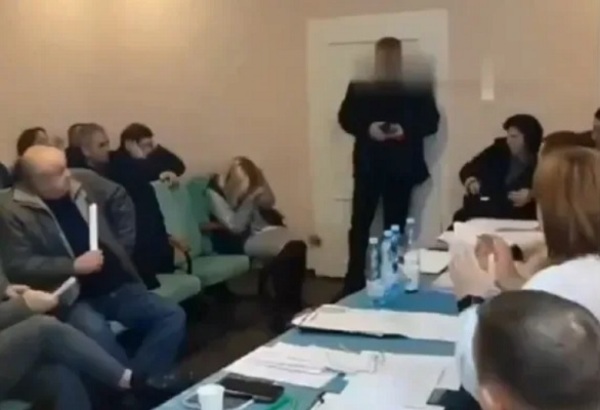 Concejal ucraniano detona granadas en pleno ayuntamiento: 26 heridos