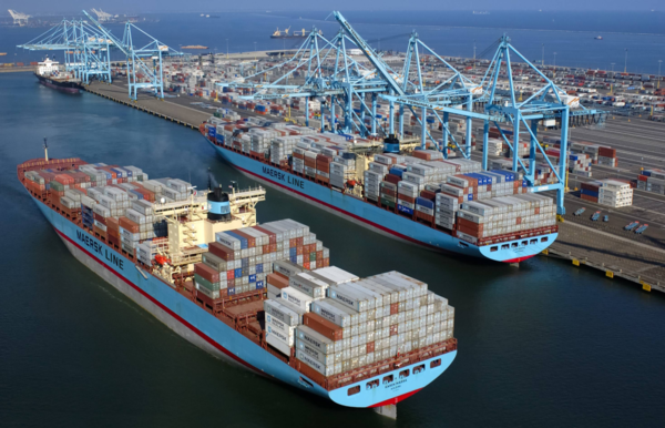 Empresas de transporte Maersk y Hapag-Lloyd suspenden navegación por el mar Rojo tras ataques de hutíes - Megacadena - Diario Digital