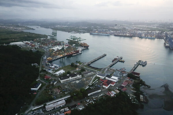 El canal de Panamá elevará a 24 los tránsitos diarios desde enero en medio de la sequía - MarketData