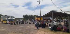 Paraguayos quedaron más de cinco horas varados en Puerto Cano, Argentina - Nacionales - ABC Color