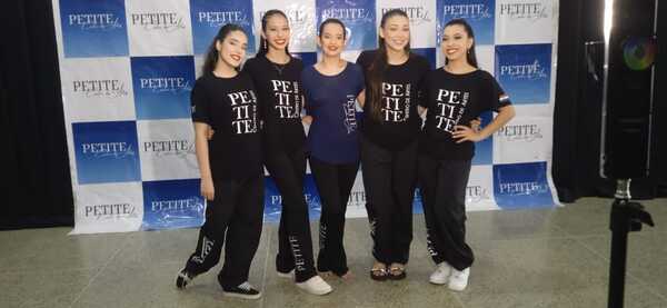 Alumnas egresan como nuevas profesoras elementales de danza por el Centro de Arte Petite - Radio Imperio 106.7 FM