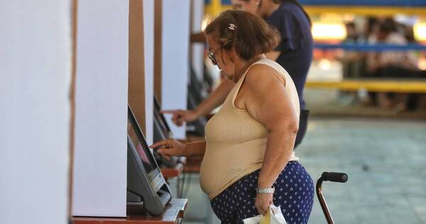 La Nación / Multa o justificativo para quienes no votaron en abril