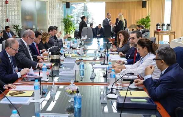 Paraguay propuso al Brasil subir la tarifa actual de Itaipú para el 2024 - Economía - ABC Color
