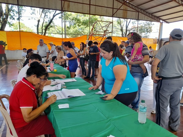 EBY cumple con tercera jornada de entrega de bonos sociales