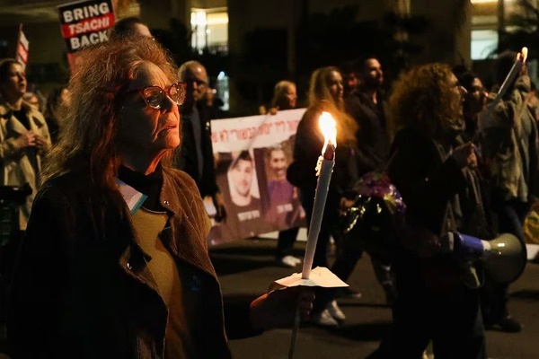 Los rehenes israelíes asesinados por error en Gaza llevaban una bandera blanca, dice un funcionario - El Independiente