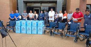 La Nación / Realizan donación de aires acondicionados y sillas de ruedas a hospital y otras instituciones