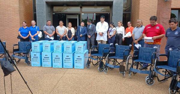 La Nación / Realizan donación de aires acondicionados y sillas de ruedas a hospital y otras instituciones