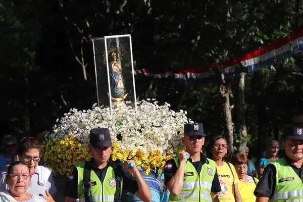 Peregrinos llegan junto a la Virgen del Paso - Nacionales - ABC Color