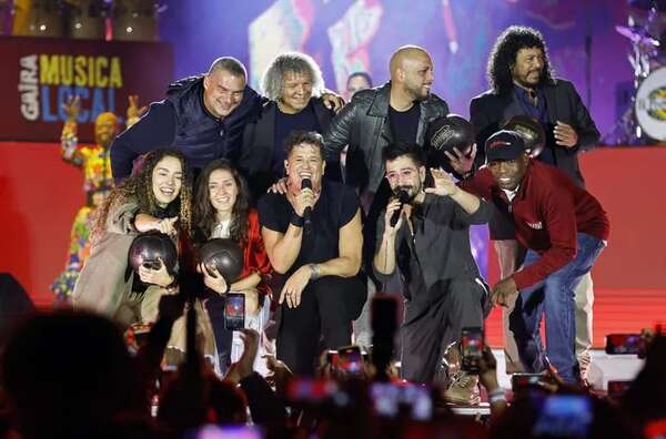 Carlos Vives reivindica lo colombiano en un concierto lleno de sorpresas - Música - ABC Color